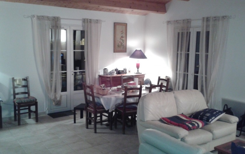 Location de vacances - Villa à La Couarde-sur-Mer - salon avec 2 canapés cuirs et fauteuils
