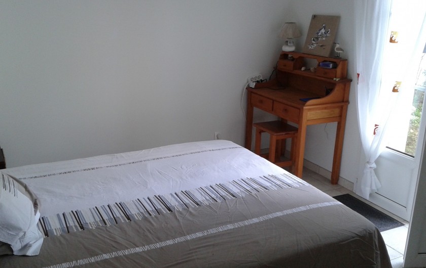 Location de vacances - Villa à La Couarde-sur-Mer - Chambre 1 lit de 160  Petit bureau et Wifi