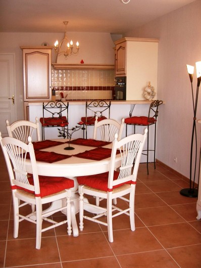 Location de vacances - Appartement à Juan les Pins - Cuisine avec coin repas