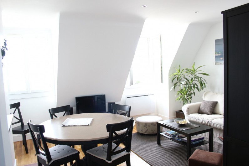 Location de vacances - Appartement à Saint-Malo - Le coin repas ensoleillé