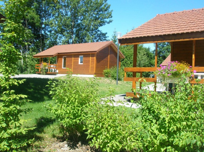 Location de vacances - Chalet à Saint-Laurent-en-Grandvaux - 10 chalets en location dans le camping de St Laurent