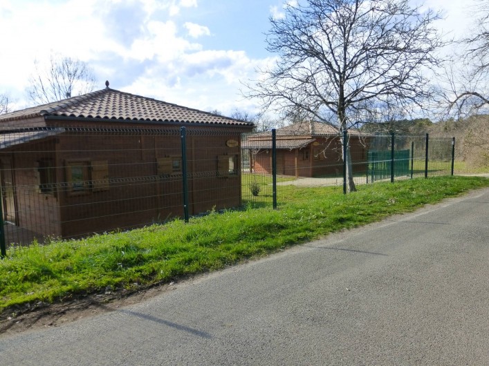 Location de vacances - Chalet à Pompiey - entrée des deux chalets