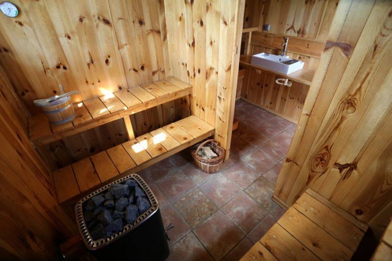 Location de vacances - Gîte à Coucouron - Sauna 8 personnes. Poêle à bois.