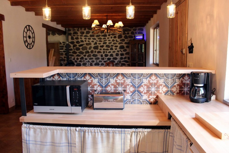 Location de vacances - Gîte à Coucouron - Une cuisine américaine entièrement équipée !