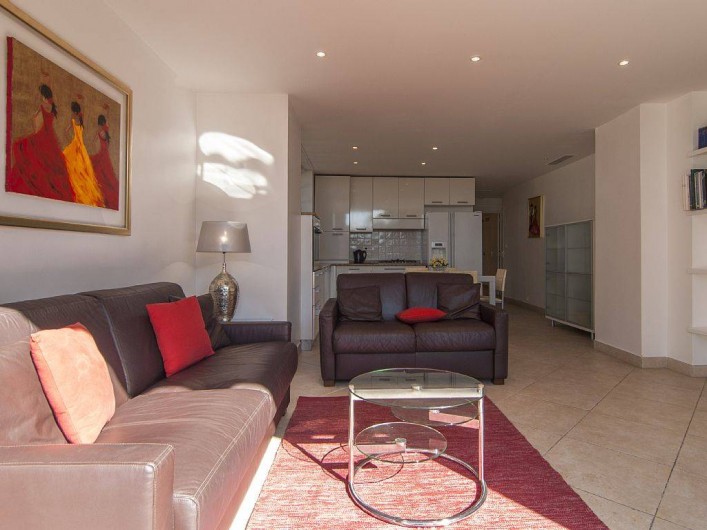 Location de vacances - Appartement à Cannes - Séjour avec cuisine américaine et coin repas