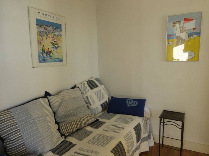 Location de vacances - Appartement à Villerville - chambre cabine avec petite fenetre
