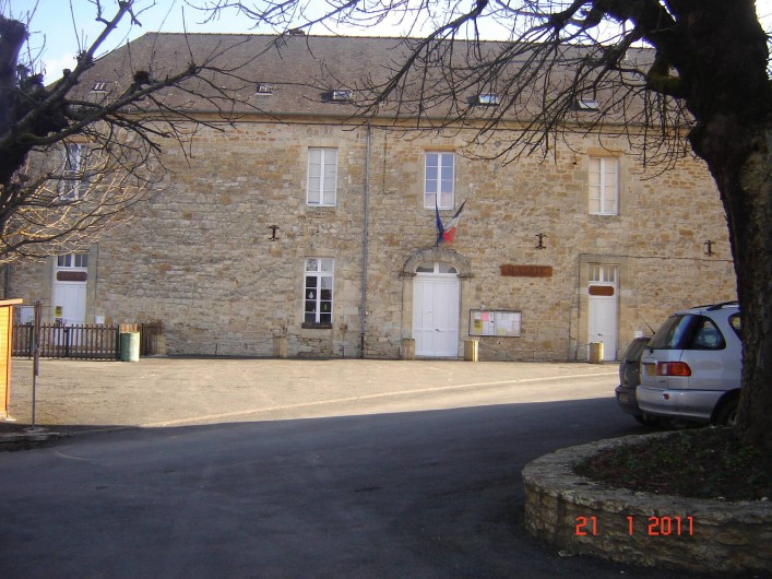 Location de vacances - Villa à Azerat - Mairie