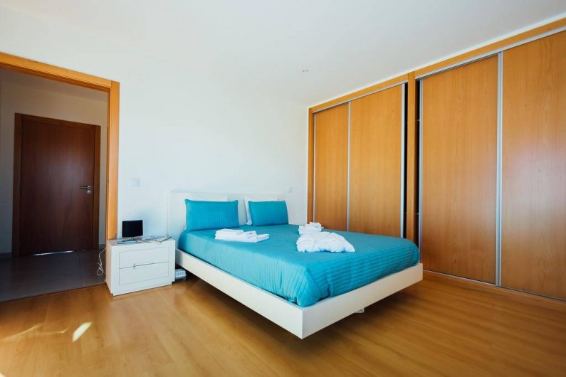 Location de vacances - Villa à São Martinho do Porto - Chambre rez-de-chaussée, accès personne à mobilité réduite, sdb