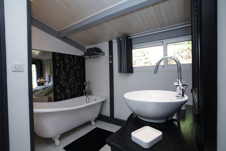 Location de vacances - Villa à Vezac - Salle de bain de la chambre rez de jardin