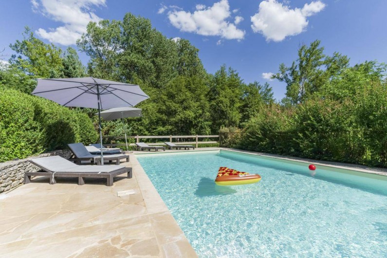 Location de vacances - Villa à Vezac - Piscine cloturée