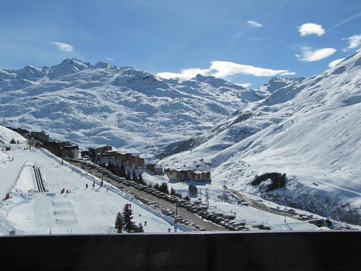 Location de vacances - Appartement à Les Menuires - vue du séjour sur la cime Caron