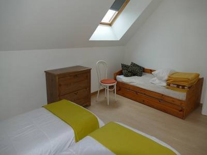 Location de vacances - Maison - Villa à Annecy - Gite n° 3 Chambre  -2 lits simple pouvant se réunir .  -lit gigogne 2 lits 90