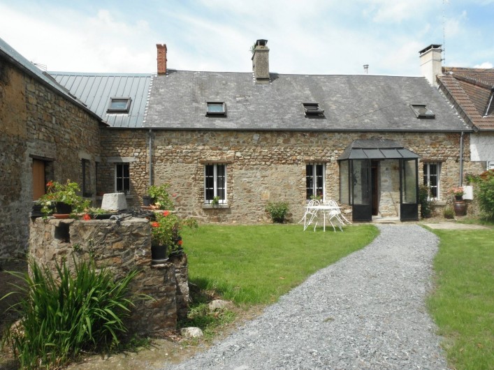 Location de vacances - Chambre d'hôtes à Saint-Patrice-de-Claids - façade de la maison