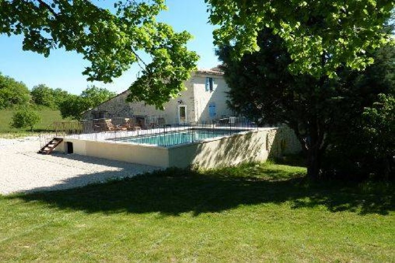 Location de vacances - Gîte à Oppedette - Vue maison coté piscine