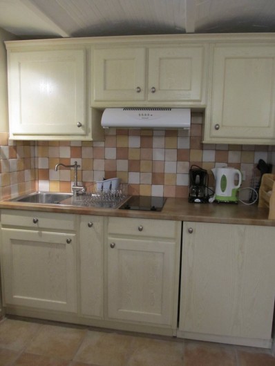 Location de vacances - Studio à Ansouis - - Coin cuisine équipée.