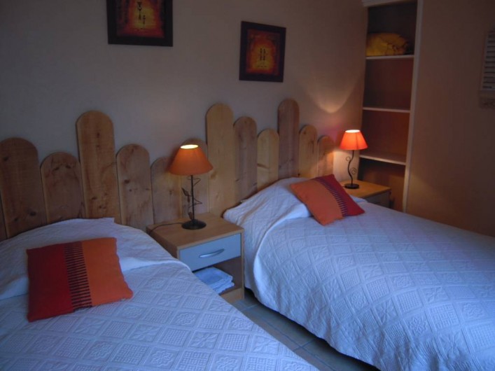 Location de vacances - Gîte à Pailloles - CHAMBRE 2 2 LITS 90