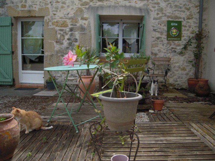 Location de vacances - Gîte à Pailloles - PETITE TERRASSE ENTREE