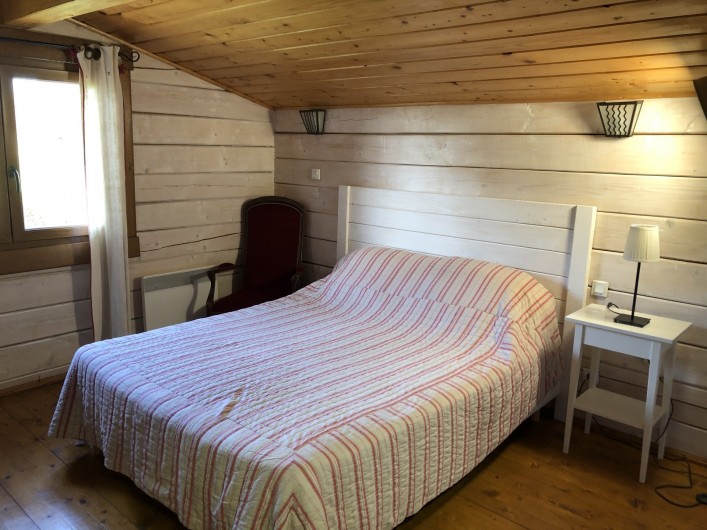Location de vacances - Chalet à Saissac - La chambre du haut lit en 160/200.