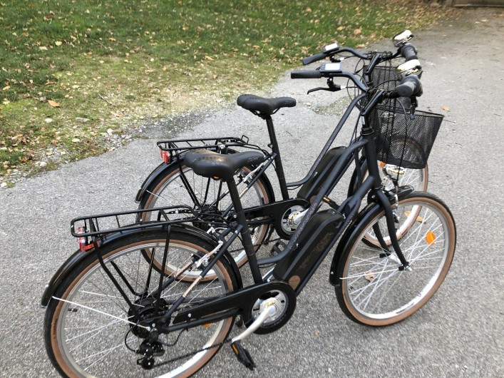 Location de vacances - Chalet à Saissac - Les vélos électriques .