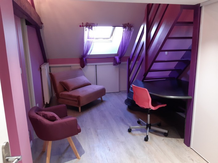 Location de vacances - Appartement à Beaune - Lit d'appoint pour enfant dans la chambre rose !