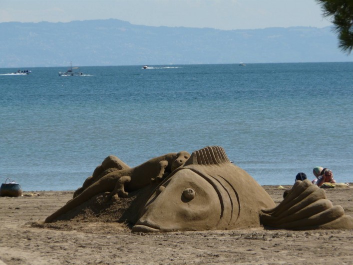 Location de vacances - Chalet à Excenevex - sculpture de sable sur la plage