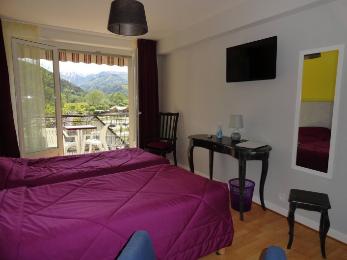 Location de vacances - Hôtel - Auberge à Chambon-sur-Lac - chambre 2 lits balcon