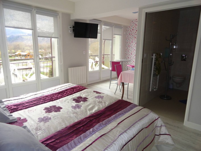 Location de vacances - Hôtel - Auberge à Chambon-sur-Lac - grande chambre pour pers mobilité réduite