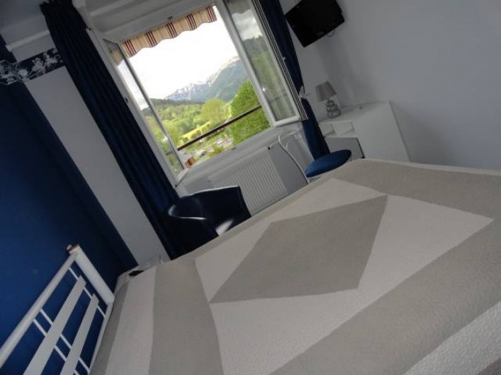 Location de vacances - Hôtel - Auberge à Chambon-sur-Lac - chambre lit de 160