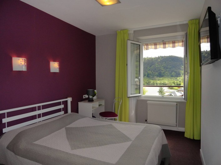 Location de vacances - Hôtel - Auberge à Chambon-sur-Lac - chambre lit de 160