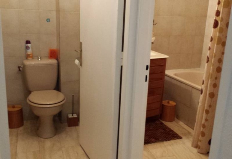 Location de vacances - Appartement à Saint-Gilles les Bains - WC - Salle de bain