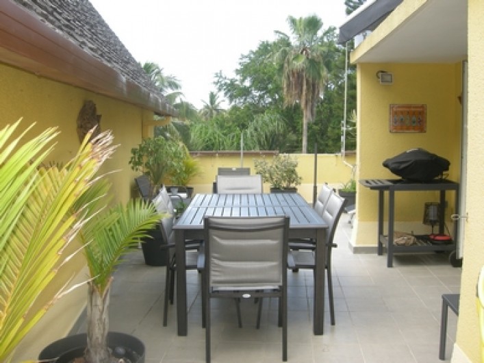 Location de vacances - Appartement à Saint-Gilles les Bains - Terrasse - Barbecue