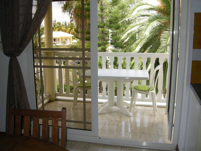 Location de vacances - Appartement à Saint-Gilles les Bains - Balcon cuisine