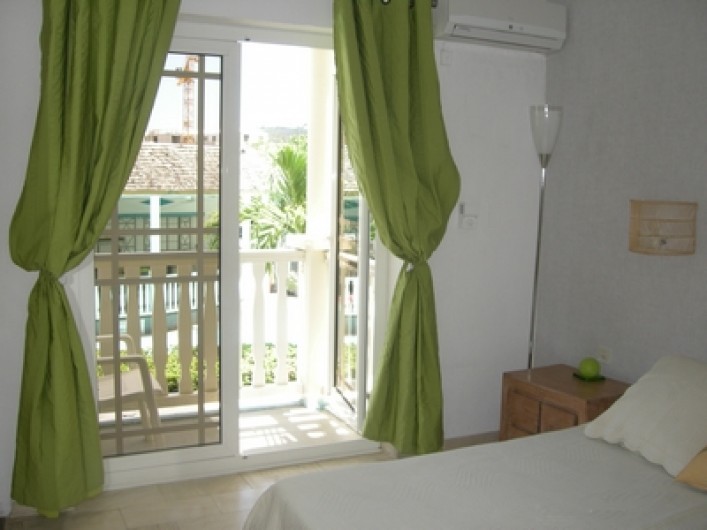 Location de vacances - Appartement à Saint-Gilles les Bains - Balcon chambre 2