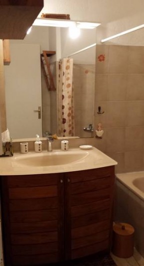 Location de vacances - Appartement à Saint-Gilles les Bains - Salle de bain
