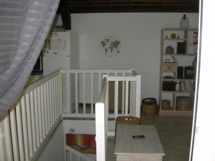 Location de vacances - Appartement à Saint-Gilles les Bains - Escalier - Étage