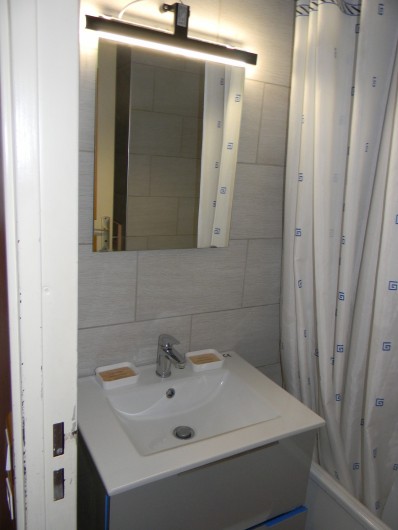 Location de vacances - Studio à Cauterets - salle de bain