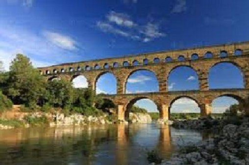 Location de vacances - Mas à Tarascon - LE PONT DU GARD
