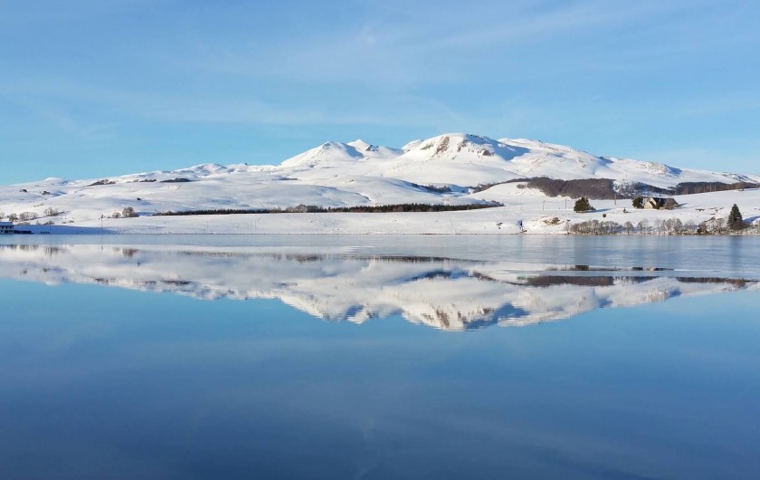 Location de vacances - Gîte à Chastreix - LAC EN HIVER