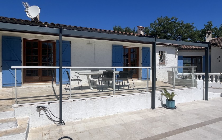 Location de vacances - Villa à Saint-Cézaire-sur-Siagne - 2 chambres"coté oliviers" avec terrasse et vue piscine