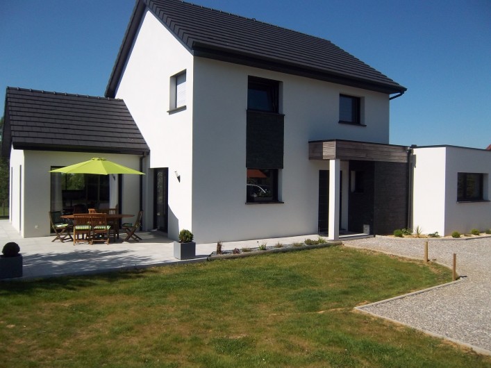 Location de vacances - Gîte à Wierre-Effroy - facade et parking