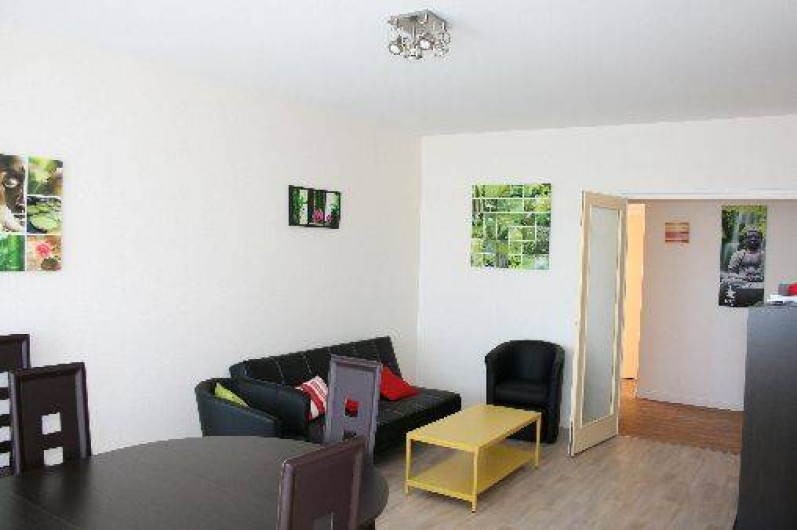 Location de vacances - Appartement à La Rochelle - Salle de séjour avec table ovale et 6 chaises