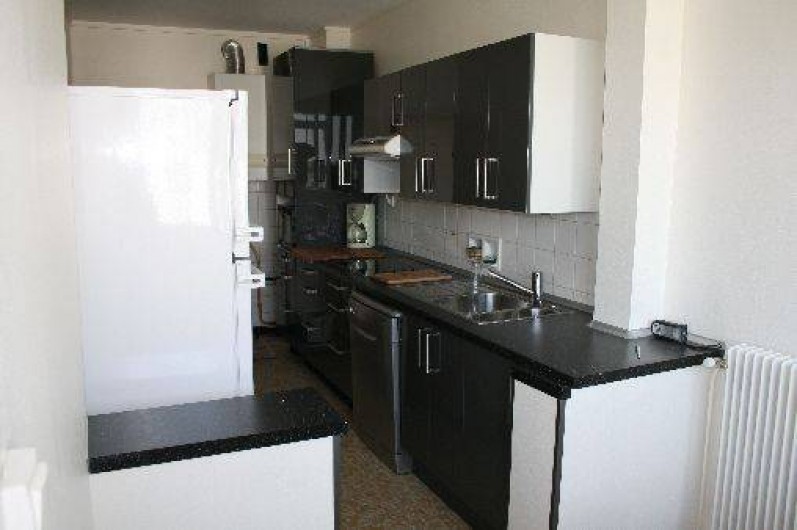 Location de vacances - Appartement à La Rochelle - Cuisine équipée de tous les ustensiles et vaisselle nécessaires