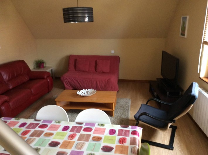 Location de vacances - Appartement à Orschwiller - Coin salon et Chambre avec le canapé lit
