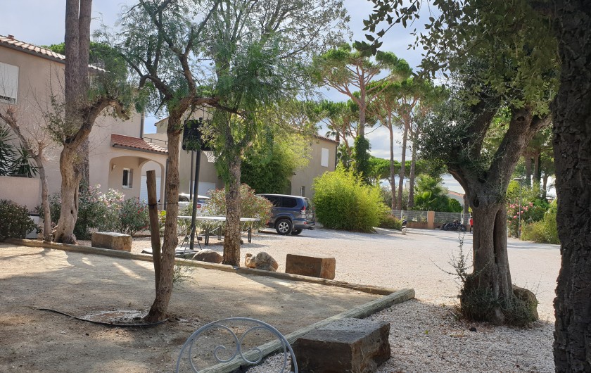 Location de vacances - Appartement à Argelès-sur-Mer - exterieurs terrain de pétanque            ping pong