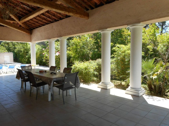 Location de vacances - Villa à Roquebrune-sur-Argens - Très agréable terrasse couverte de 70 m2