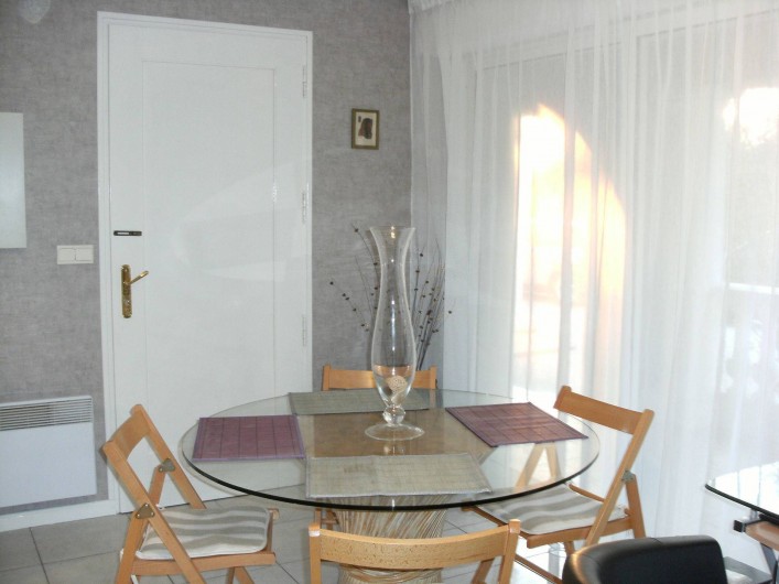 Location de vacances - Villa à Roquebrune-sur-Argens - Coin repas logement N°2