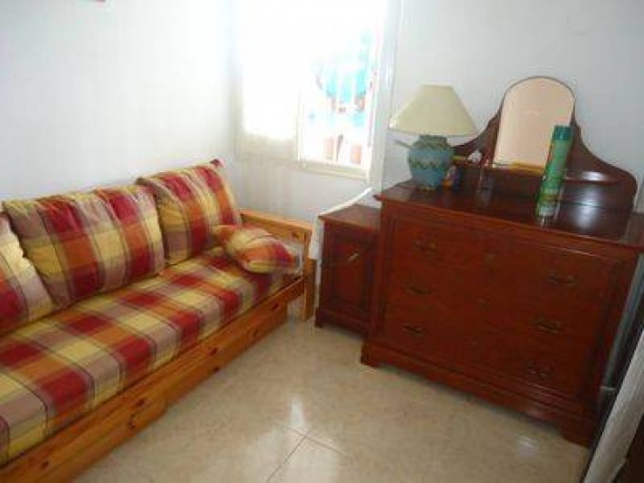 Location de vacances - Villa à Lloret de Mar - chambre du bas clic clac en 140