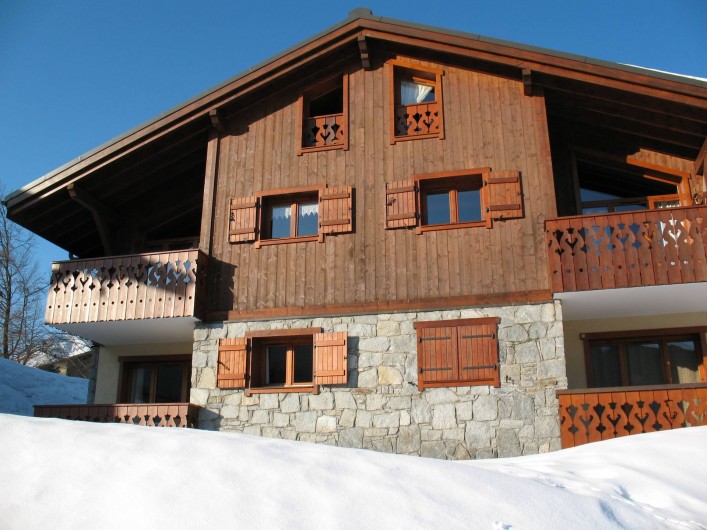 Location de vacances - Appartement à Les Carroz d'Arâches - vue du chalet l'hiver