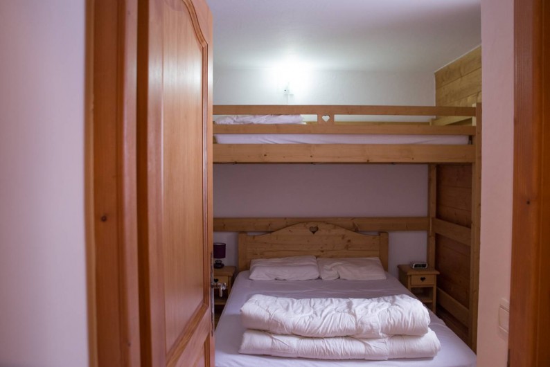 Location de vacances - Appartement à Les Carroz d'Arâches - chambre lit double avec mezzanine