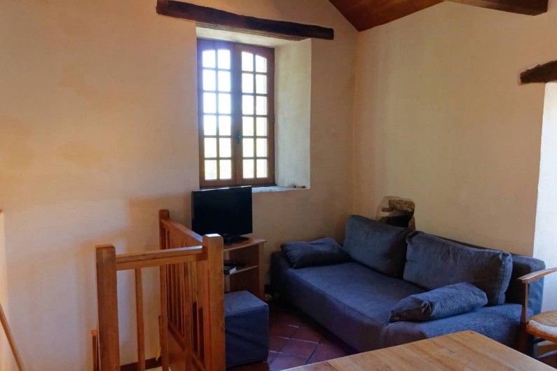 Location de vacances - Gîte à Saint-Victor-et-Melvieu - coin salon avec canapé convertible en 140 ; 4 places